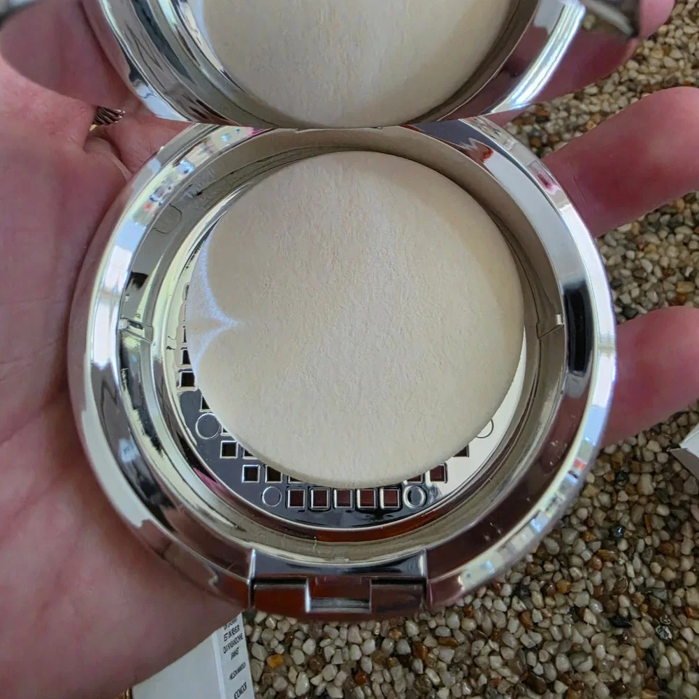 TIGI Powder Foundation Pure 0.37 oz Matte Face Makeup Compact with Mirror